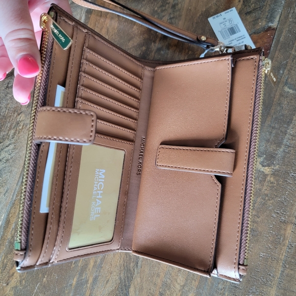 💥NEW! Michael Kors Wristlet - Picture 7 of 10